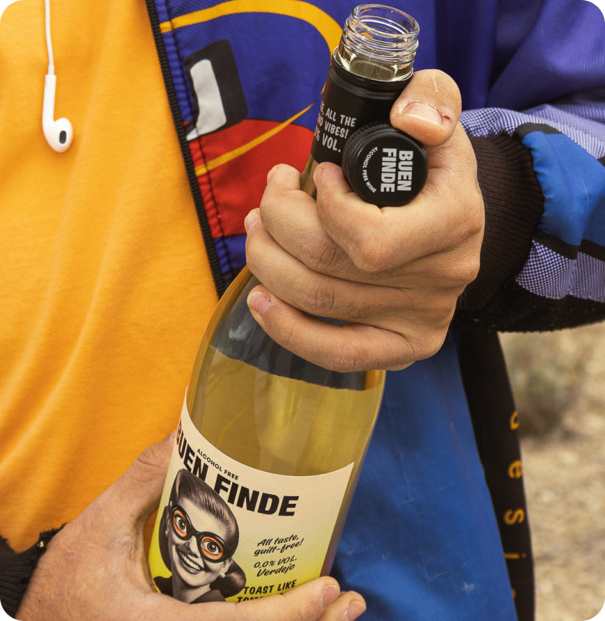 Abrir una botella de vino sin alcohol Buen Finde