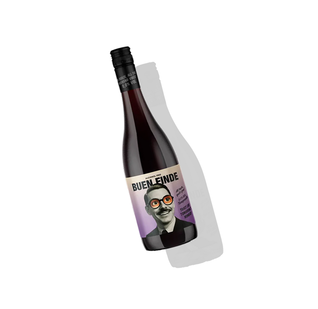 Botella de vino tinto sin alcohol Buen Finde sobre fondo transparente 