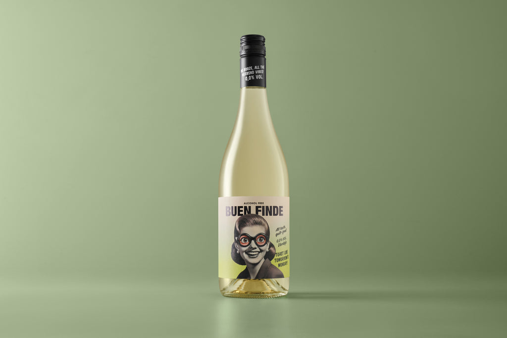 Buen Finde vino blanco sin alcohol 0,0% - botella verdejo sobre fondo verde