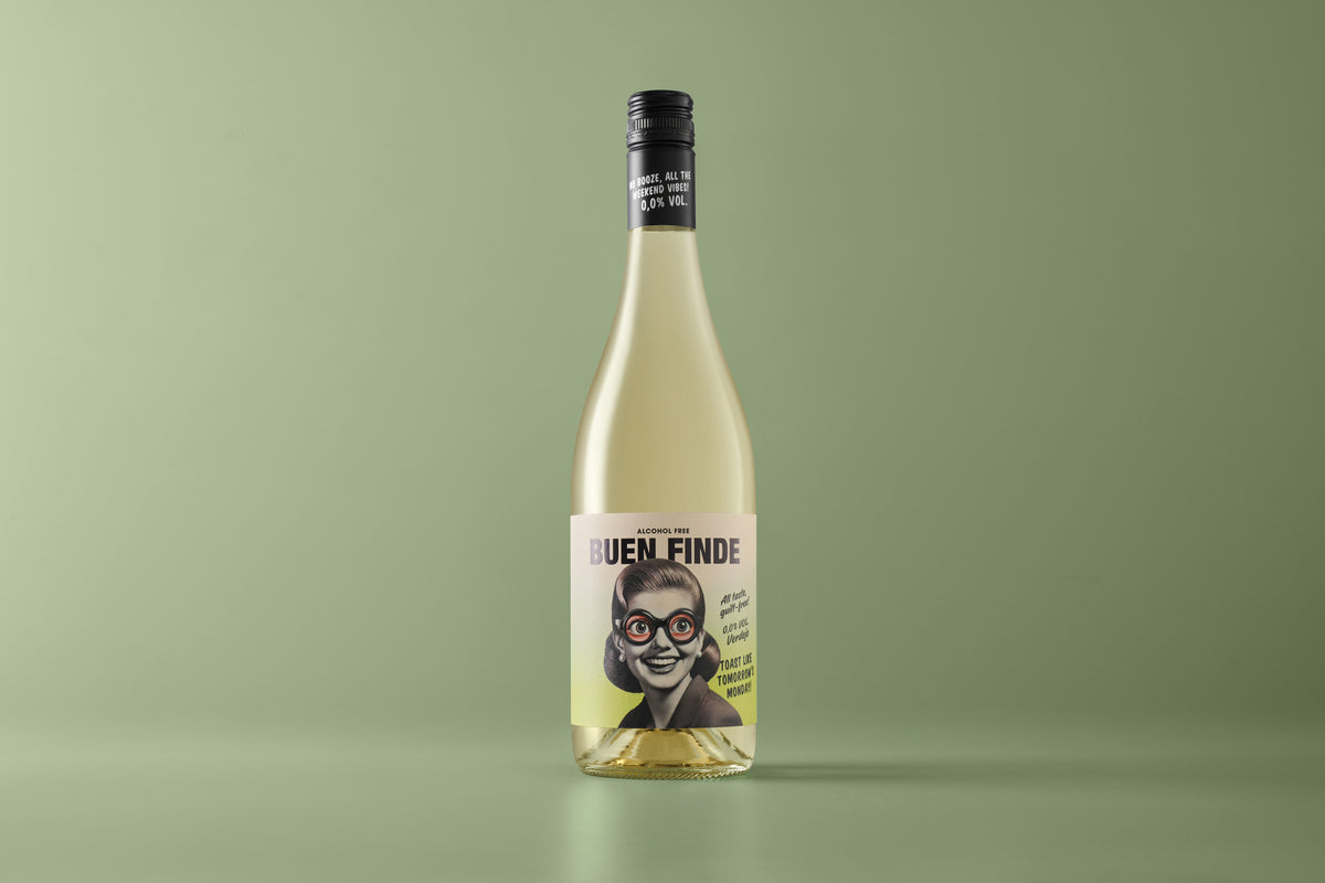 Buen Finde vino blanco sin alcohol 0,0% - botella verdejo sobre fondo verde